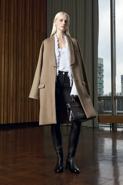 Look 13